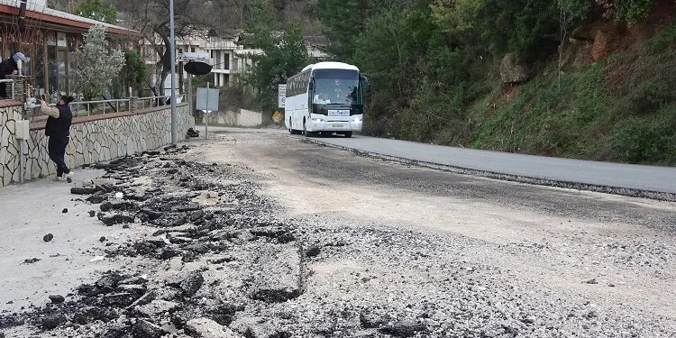 Bursa’da 2 aydır bitmeyen yol çalışması çileye döndü