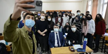Bursa Yıldırım Belediye Başkanı mesaisine öğrencilerle başlıyor