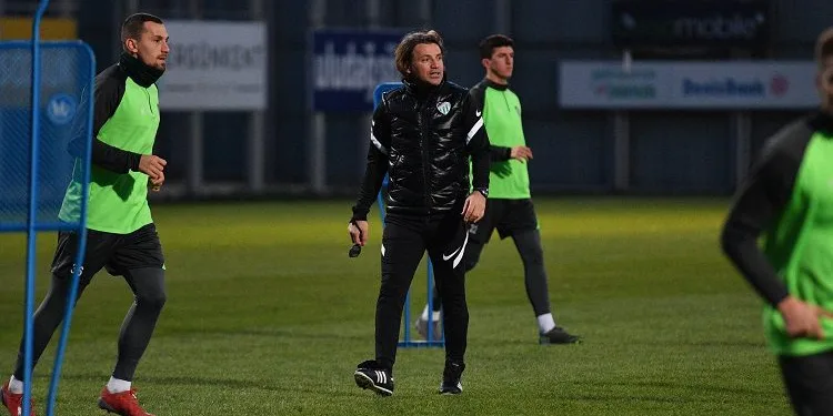 Bursaspor Teknik Direktörü’nden transfer açıklaması