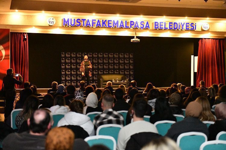 Bursa Mustafakemalpaşa'da Aşkım Kapışmak seminerine büyük ilgi