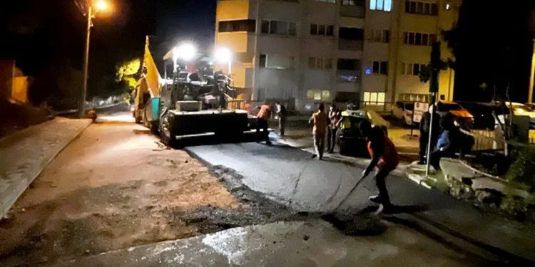 Osmangazi’de asfalt çalışmaları gece gündüz sürüyor
