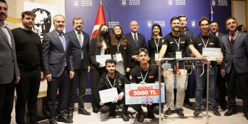 Genç girişimciler ödüllerini Baka Soylu’dan aldı