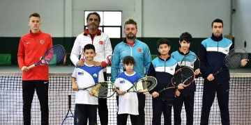 Osmangazi’de engeller tenis ile aşılıyor