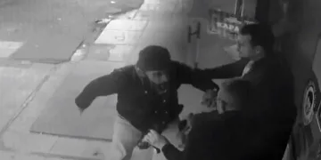 İstediği ilaç olmayınca eczacıya bıçak çekti