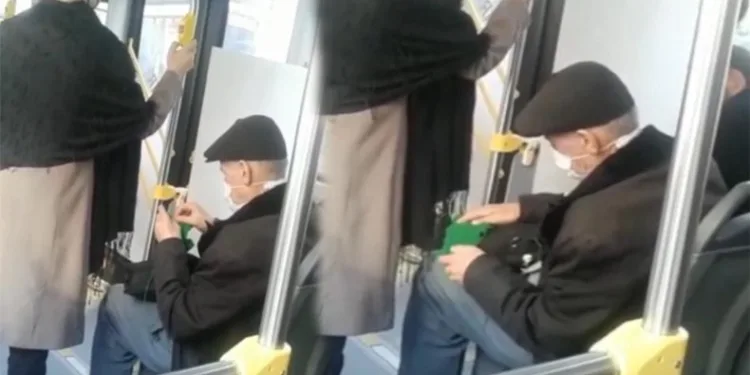 Bursa’da örgü ören yaşlı adamı görenler gözlerine inanamadı