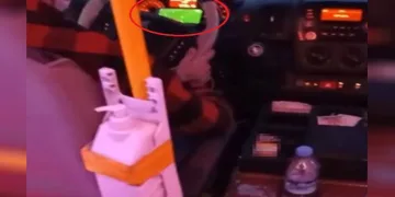 Bursa’da minibüs şoförü seyir halindeyken maç izledi