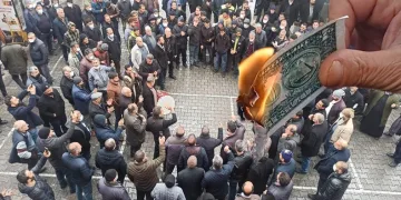 Doların düşüşüne davul zurnalı kutlama