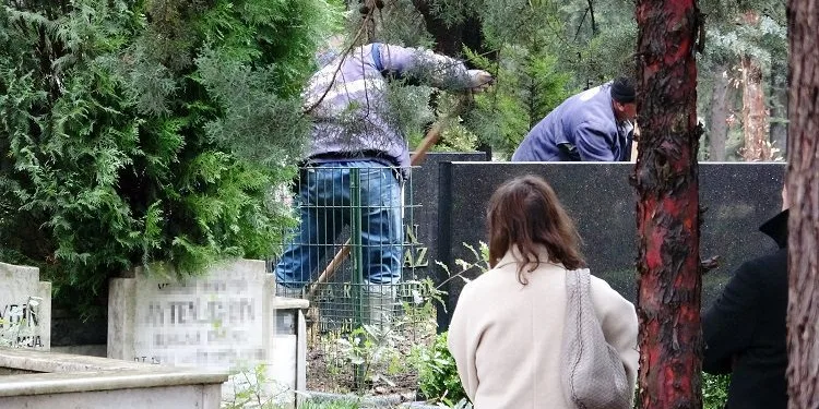 Babalık davasında Bursalı tekstilcinin mezarı açıldı