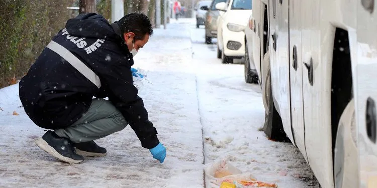 Boşanma aşamasındaki eşini bıçakladı