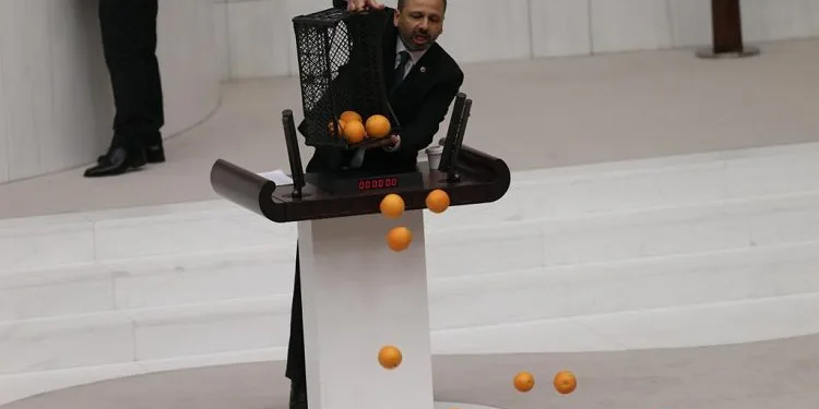 Meclis’te portakallı tepki