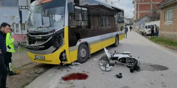 Bursa’da otobüsle motosiklet çarpıştı: 2 ağır yaralı