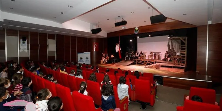 Bursa İnegöl’de çocuklar sanatla büyüyor