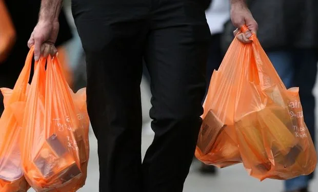 Plastik poşetlere zam gelecek mi? Bakandan açıklama