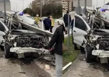 Hurdaya dönen araçtan yara almadan kurtuldu