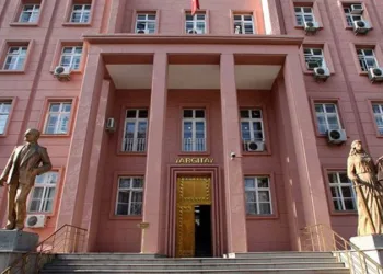 Emsal karar: Rakip firmada işe girmek suç değil
