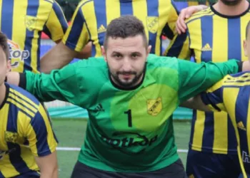 Bursa’da tabancalı futbolcunun lisansını yırttı