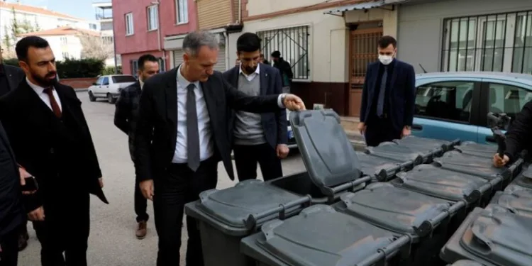 Bursa İnegöl’de bireysel çöp konteyneri uygulamasında sona gelindi