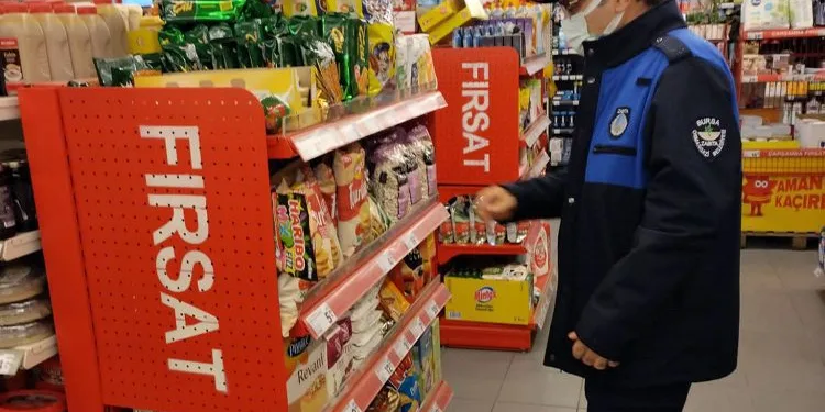 Bursa’da zabıtadan kasa ve raf fiyatı denetimi