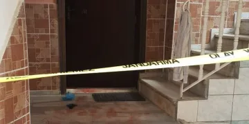 Arkadaşını öldürüp cinsel organını kesti