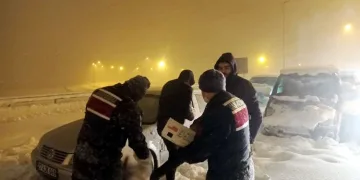 Gaziantep’te kar esareti! 2 bin 800 kişi kurtarıldı