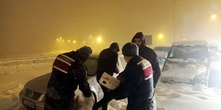 Gaziantep’te kar esareti! 2 bin 800 kişi kurtarıldı