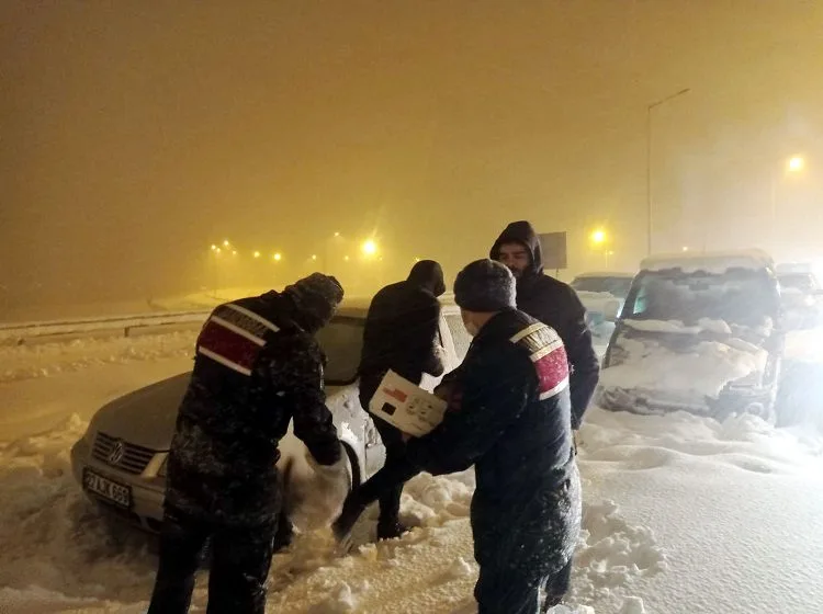 Gaziantep’te kar esareti! 2 bin 800 kişi kurtarıldı