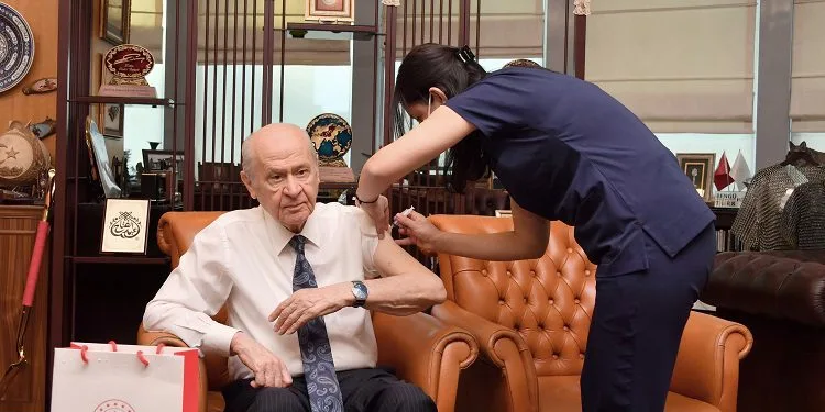MHP lideri Bahçeli Turkovac aşısı oldu