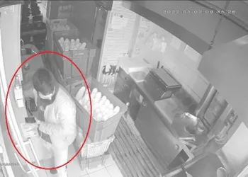 Bursa’da şarj edeceğini söyleyerek telefonu çaldı