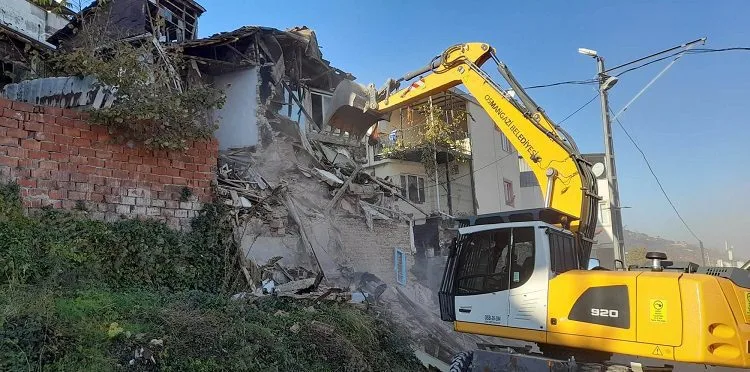 Bursa Osmangazi’de bir yılda 107 metruk bina yıkıldı
