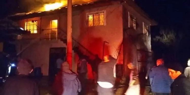 Bursa’da yangına gece uykusunda yakalandılar