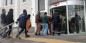 Bursa’da kablo hırsızları suçüstü yakalandı