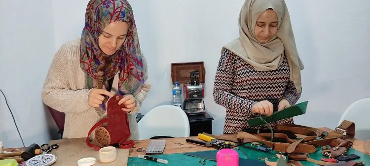 Bursa’da abla kardeş siparişlere yetişemiyor