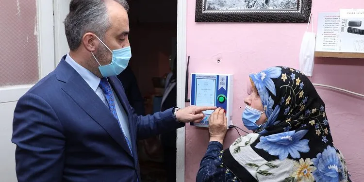 Bursa’da kimsesiz ve yaşlı hastalara dijital takip