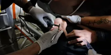 Bursa’da ilginç olay! Parmağına 1 TL sıkıştı