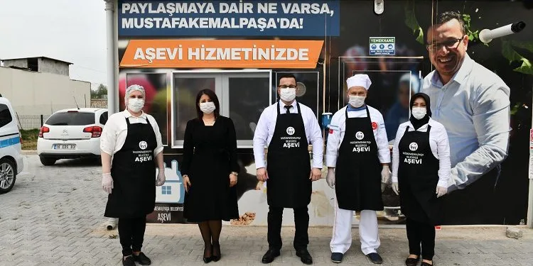 Mustafakemalpaşa Belediyesi yüzlerce ailenin yüzünü güldürdü