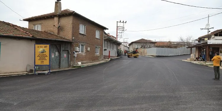 Bursa’nın yeni mezarlık yoluna sıcak asfalt