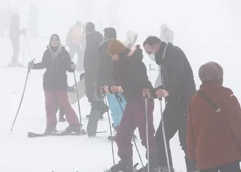 Uludağ’da sise rağmen pistler doldu