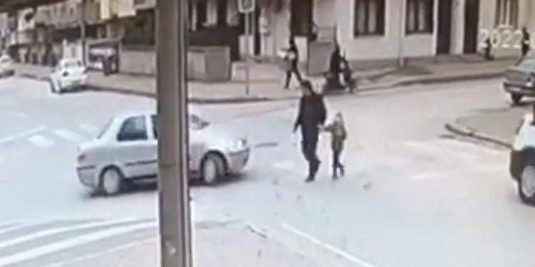 Bursa’da otomobilin çarptığı çocuk hayatını kaybetti
