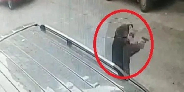 Bursa’da sokak ortasında güpegündüz silahlı çatışma