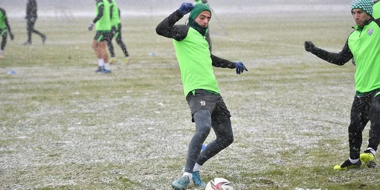 Bursaspor 3 eksikle çalıştı
