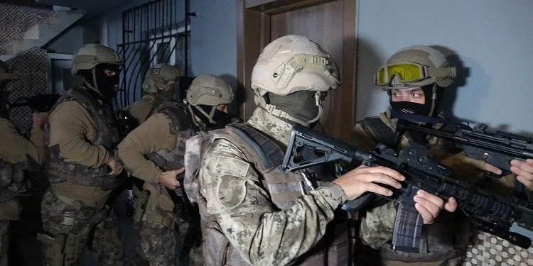 Çok sayıda evden hırsızlık yapan şebeke çökertildi