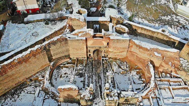 Bursa'da 2 bin yıllık antik kent karla kaplandı