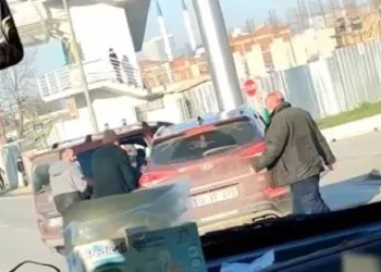 Bursa’da trafikte gördüğü akrabasını silahla yaraladı