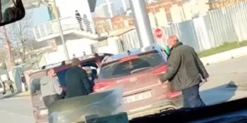 Bursa’da trafikte gördüğü akrabasını silahla yaraladı