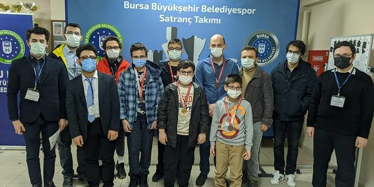 Bursa Büyükşehir Belediyesporlu satranççılardan 18 madalya