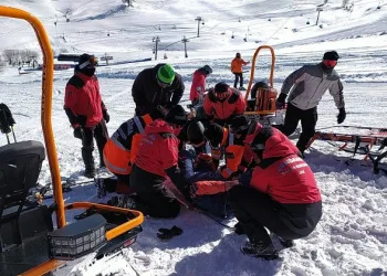 Bursa Uludağ’da kayakçının imdadına JAK yetişti