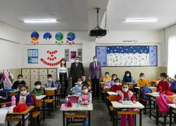 Başkan Kanar’dan öğrencilere karne hediyesi