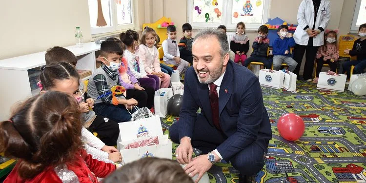 Bursa’da Ana Kucağı eğitim merkezlerinde karne heyecanı