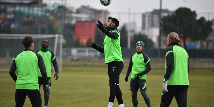 Bursaspor çabukluk çalıştı
