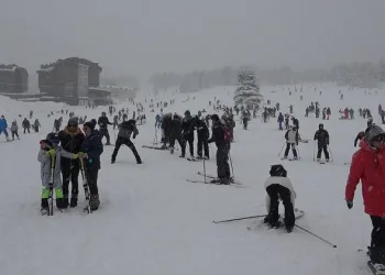 Yarıyıl tatiliyle Uludağ’a akın ettiler